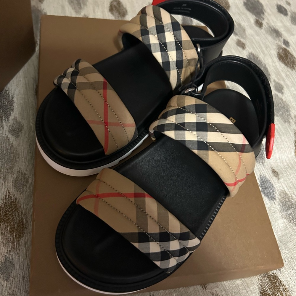 Bnwt Burberry sandals